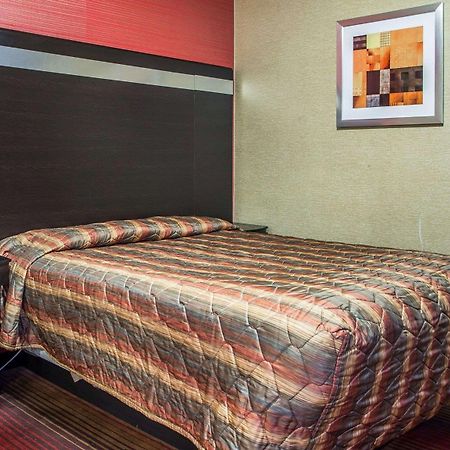 Rodeway Inn Belleville Dış mekan fotoğraf